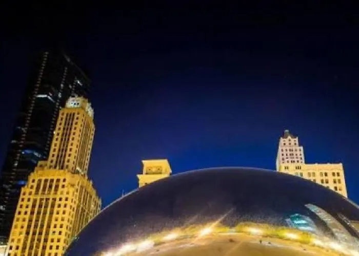 Spacious Haven - 8-minutes To Chicago - Sleeps 10 Апартаменты *