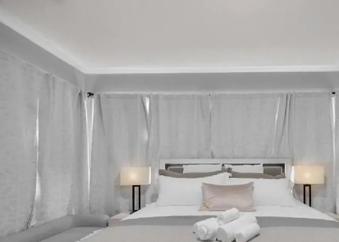 Апартаменты Spacious Haven - 8-minutes To Chicago - Sleeps 10 *