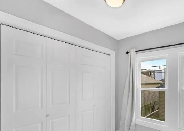 Апартаменты Spacious Haven - 8-minutes To Chicago - Sleeps 10
